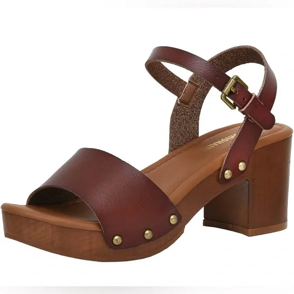 CUSHIONAIRE - Sloan Faux Wood Sandals - Picture 1 of 10